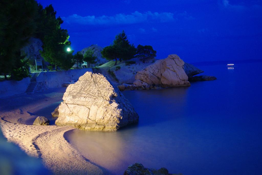 New Gallery Apartment With Beautiful View Baska Voda Luaran gambar